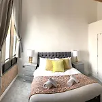 Home Crowd Luxury Apartments - Park View